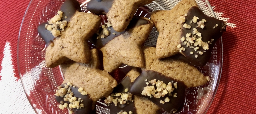 GALLETAS CON BAÑO DE CHOCOLATE Y NUECES PACANAS