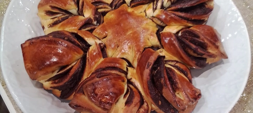 ESTRELLA CON CREMA DE CHOCOLATE Y AVELLANAS