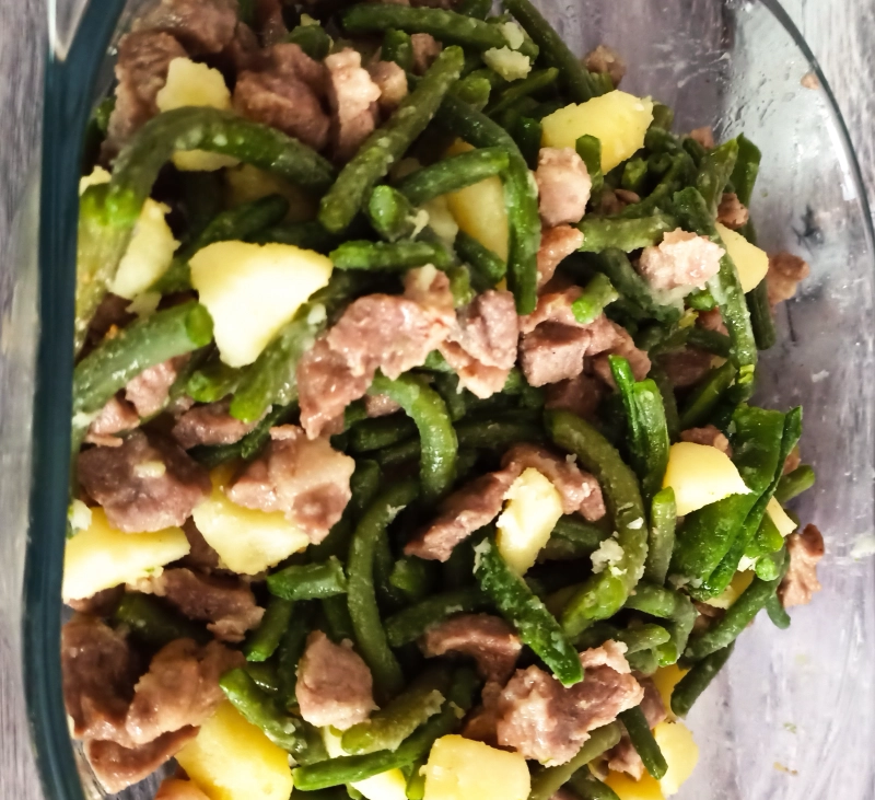 Patata i mongeta tendra amb tires de carn magra