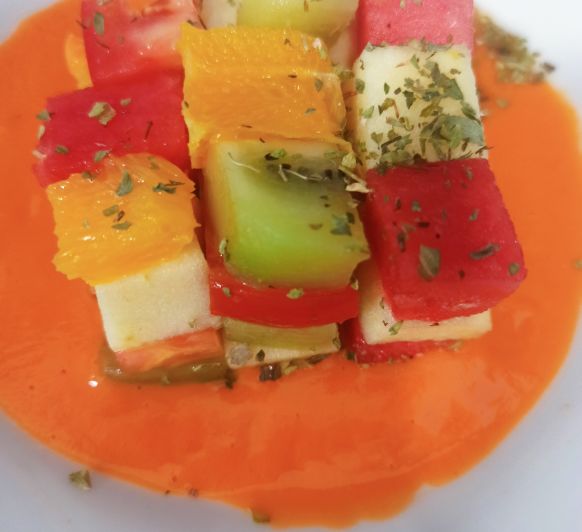 SALMOREJO DE SANDÍA CON CUBO RUBIK
